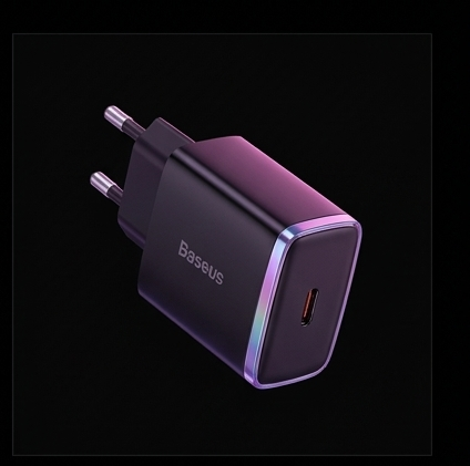 Baseus Compact CCXJ-E01 ładowarka sieciowa 30W USB-C PD 3.0 + 2x USB-A QC 3.0 czarna — ujęcie 3