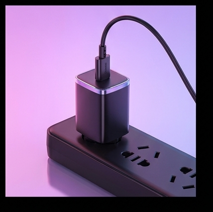 Baseus Compact CCXJ-E01 ładowarka sieciowa 30W USB-C PD 3.0 + 2x USB-A QC 3.0 czarna — ujęcie 7